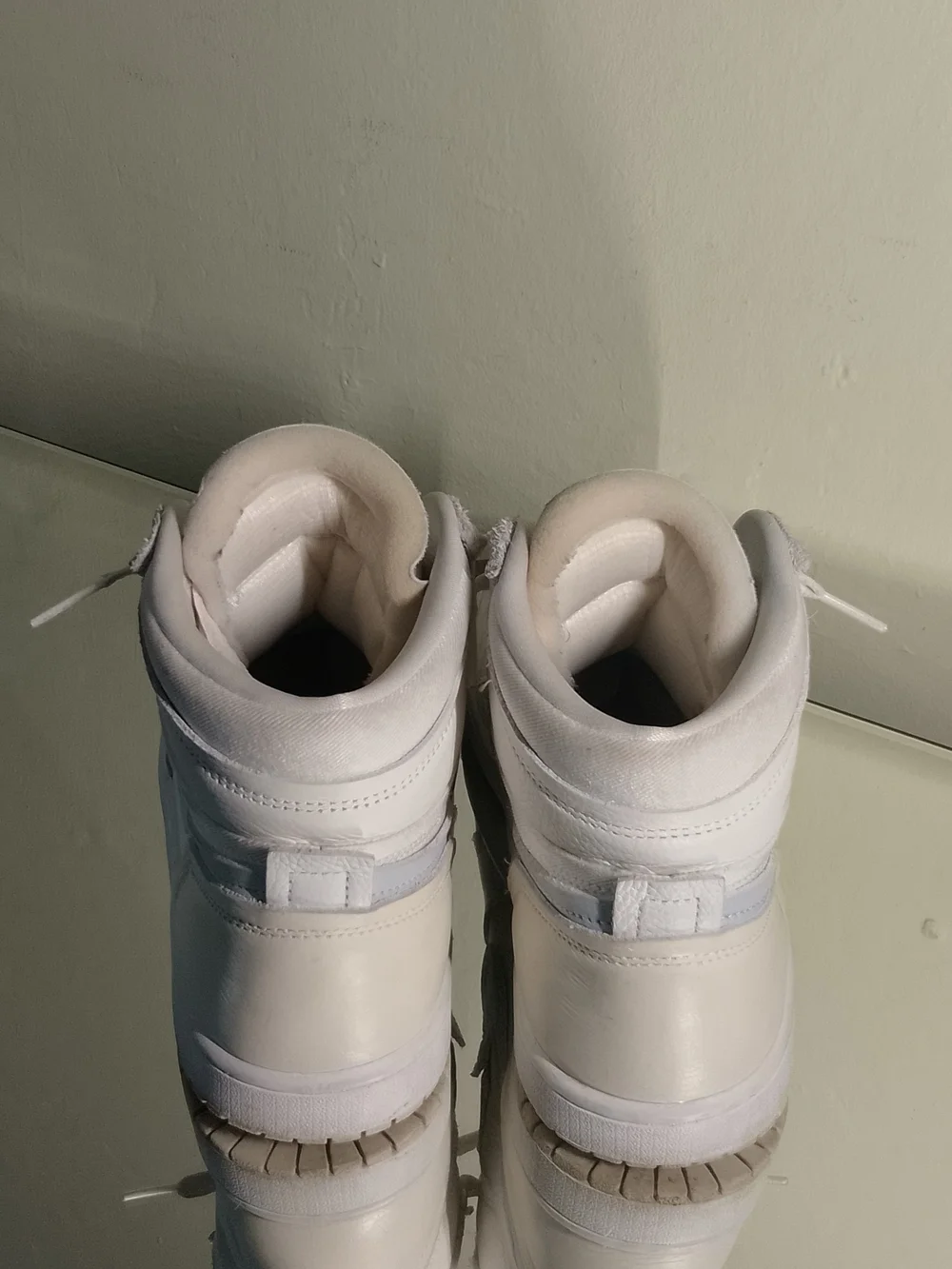 Nike Air Jordans 1 Coconut Milk. Mid-Top Sneakers in White and Light Gray